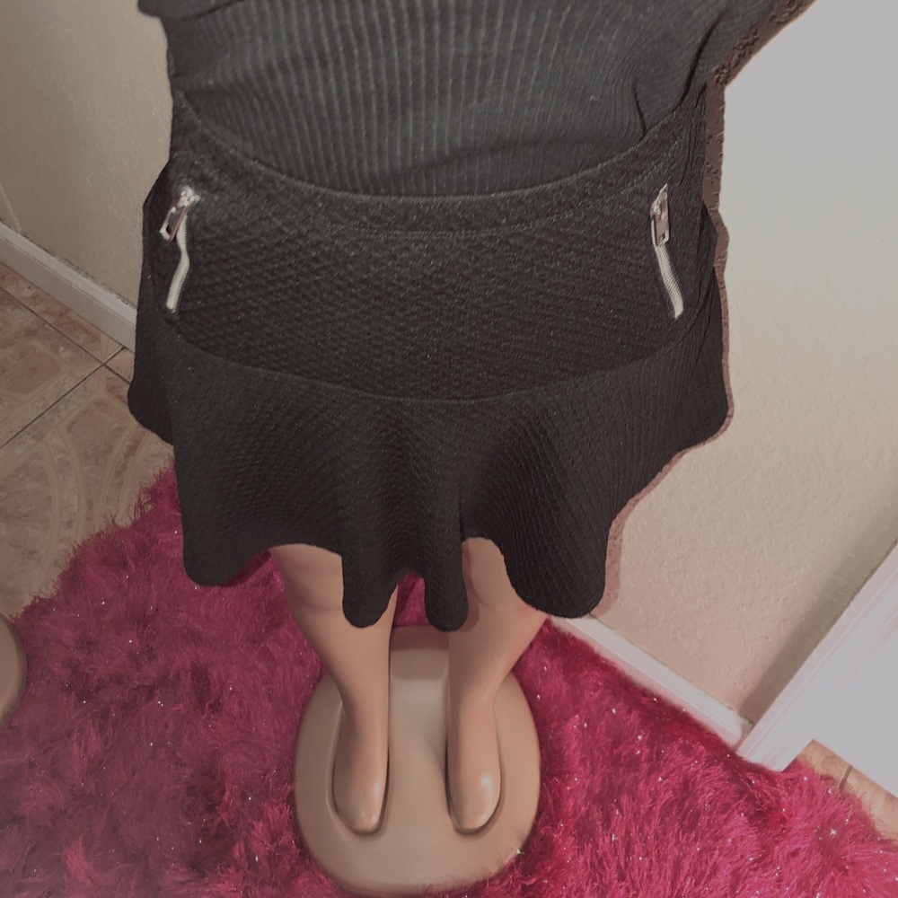 Black skirt with zippers